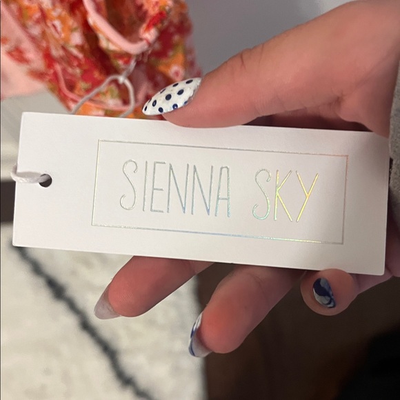 Floral flowy tank top - Picture 2 of 3